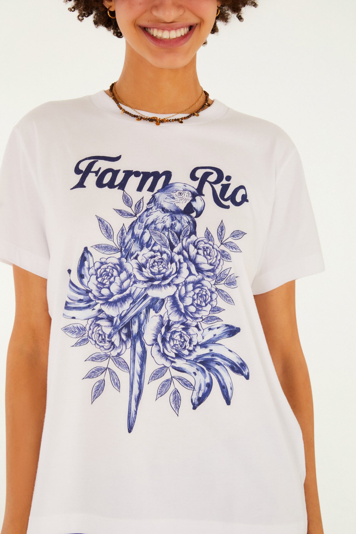 Camiseta Fit Arara Em Flores
