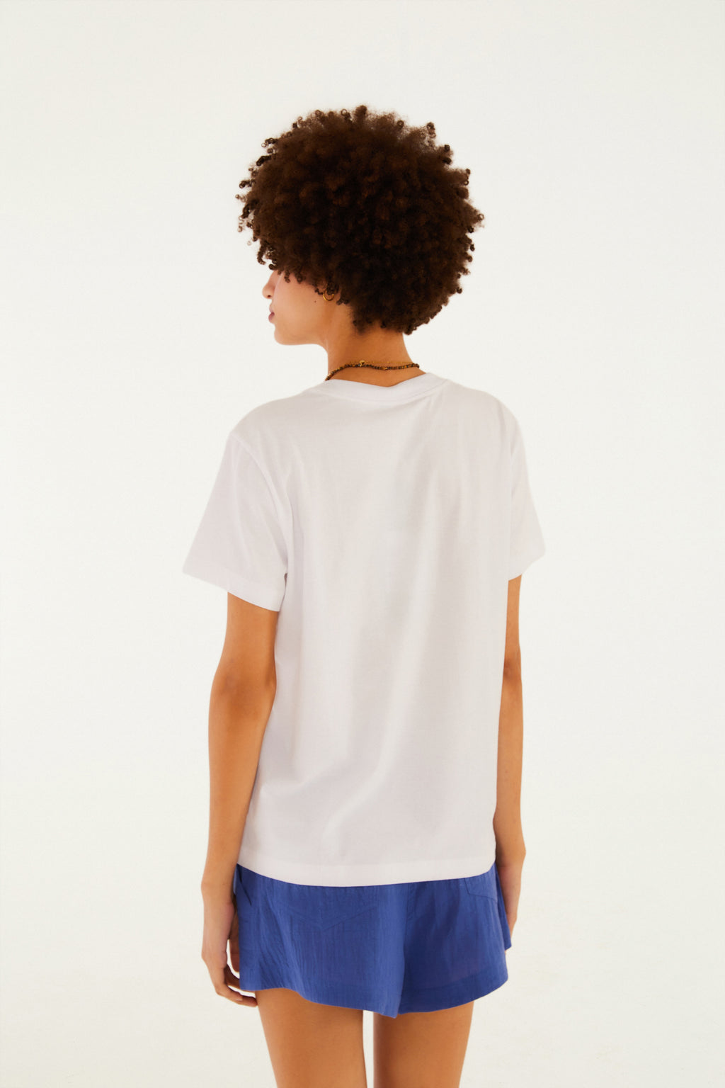Camiseta Fit Arara Em Flores
